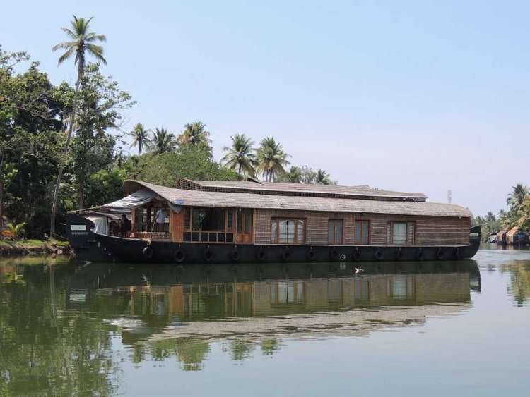 Kerala tour plan to Explore Kerala’s Backwaters