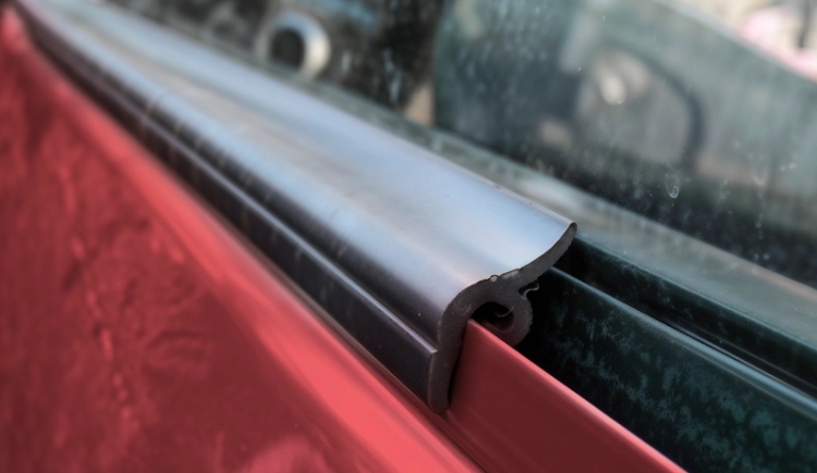 Is It Necessary To Change the Seals When Replacing the Glass on a Car?